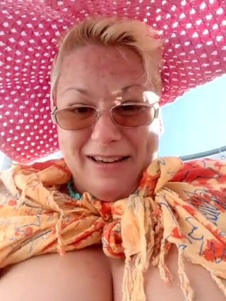 Putarankahotmilf: Futai cu degetul în pizdă, pleznire și ejaculare multiplă pe plaja punlică