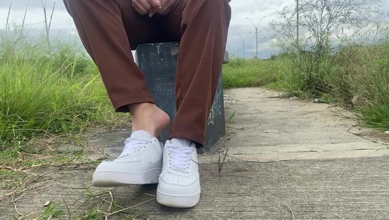 Mr Feet Colombia: HON RAKAR AV SINA SKOR OFFENTLIGT OCH TAR PÅ SIG...