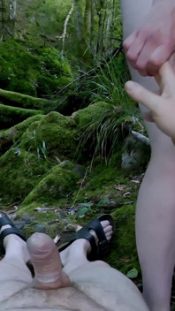 Belgijskie mamuśki Alice Maze's Outdoor Encounter with Terry Kemaco nad rzeką