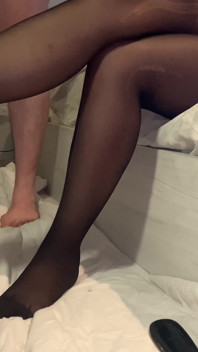 Il Mio Schiavo È Talmente Sottomesso a Me Che Lecca I Piedi E Fa Il Succhiacazzo