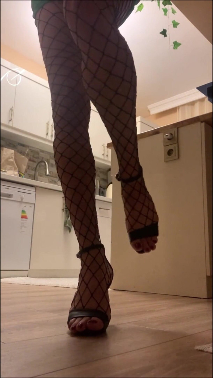 cd_aysemmm: My Stepmom's Big Breasted Friend