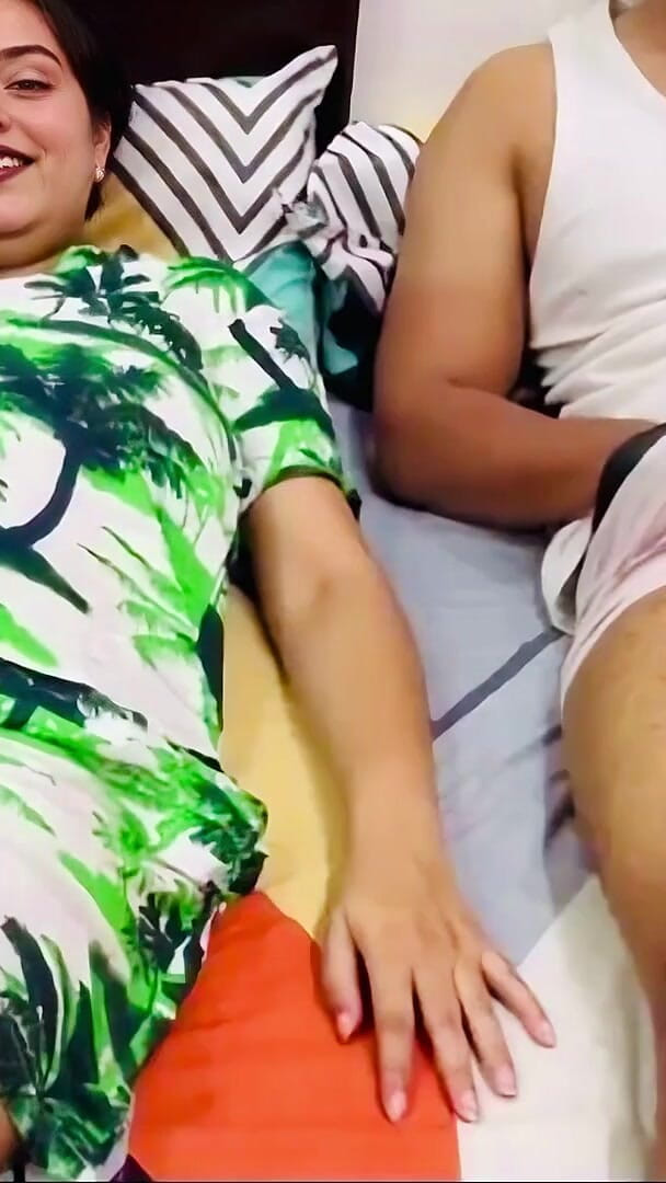 Hornycouple149: Chị kế bận rộn giúp anh kế cương cứng của...