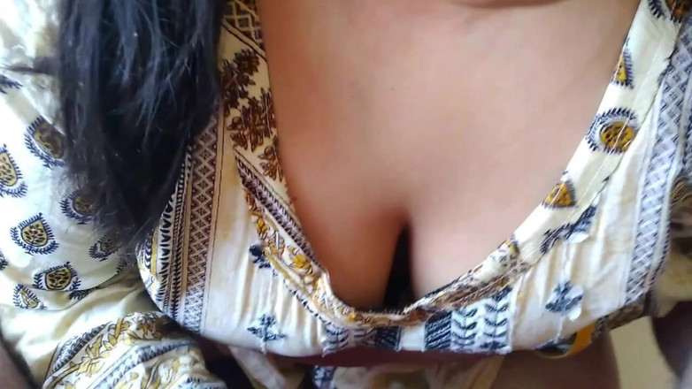 Aria Mia: Ragazza calda Vieni a casa del ragazzo goditi il grosso...