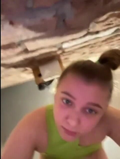 JuiceLussie: Hodně stříká. Snažte se nestříkat, když vidím, jak se udělám