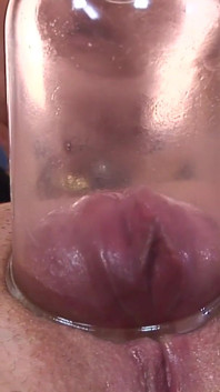 Sensual meia-irmã é encontrada por sua enteada desesperada e ansiosa por sexo anal por uma mulher experiente
