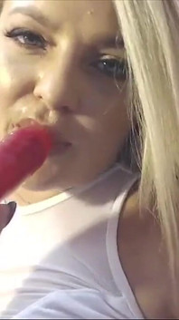Velký zadek Alexis Texas si dělá sperma živě na kameru