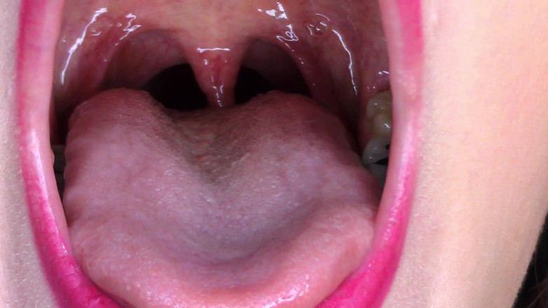 Scarlet Vixen: Uvula flexionando y vibrando
