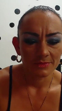 Culturista femenina tiene orgasmos múltiples y reales en el programa en directo