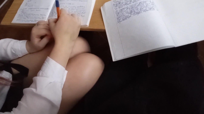 SweetAndFlow: Kouření poblíž učitele během lekce (s dialogy)