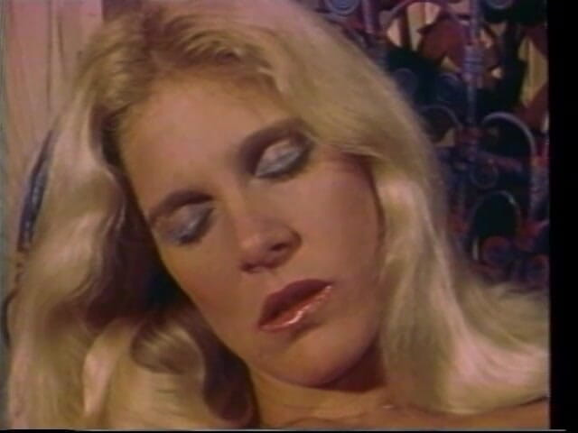 Old Good Porn: Lusty Blonde dostaje jej ciasną cipkę zatrzaskowaną przez Mutant Black...