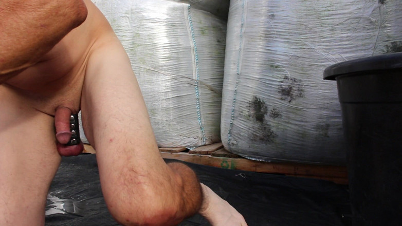 Micefreak: Outdoor Deep Anal Pounding