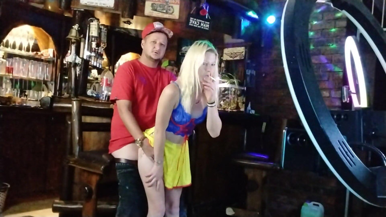 Bigjoefuckalott: Un Vieux Ennuyeux Et Une Blonde Excitée