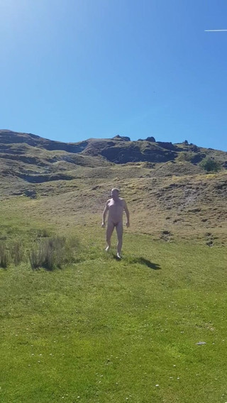 Miguel13: Passeggiata nuda