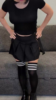 Introducing Lola - She's Kinda Goth