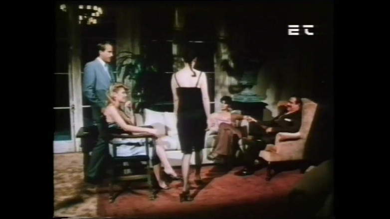 Vintage Usa: Vintage sexo a três de duas milfs bissexuais fodidas e...