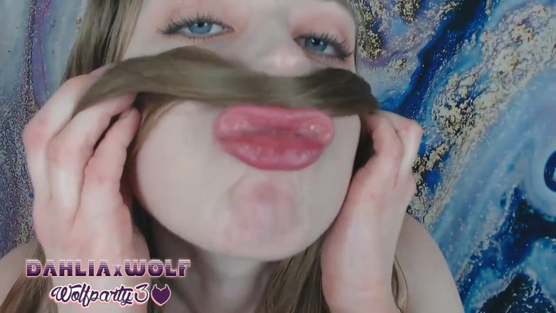 Dahlia Wolf: Besándote con grandes labios carnosos pov