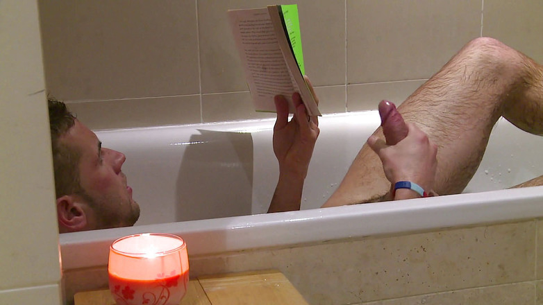 Macho Guys: Theo Reid &amp; Dan Broughton, sesso rilassante in una vasca idromassaggio,...