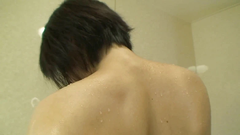 Asiatiques: Bathroom shower and a good blowjob