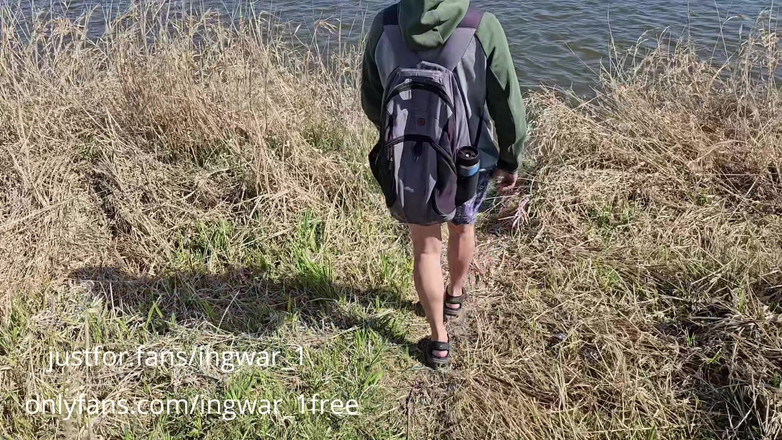 ingwar_1: Ngentot habis-habisan, crot di roti, dan telan sperma
