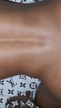Fodi as nádegas da morena bonita até gozar