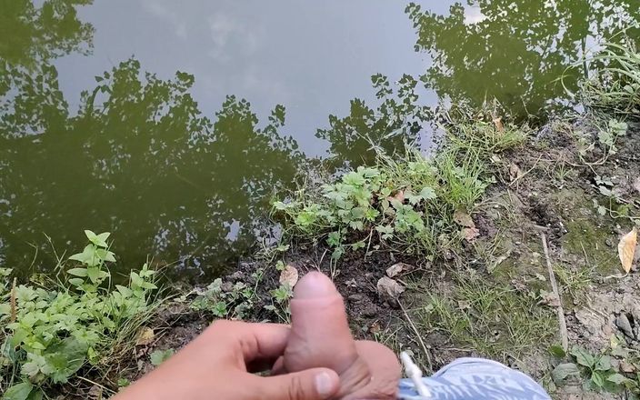 Idmir Sugary: Pissing a lungo nell'acqua rende l'acqua frizzante