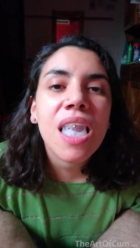 TheArtOfCum: Rapidinha! POV boquete e lambendo porra das mãos