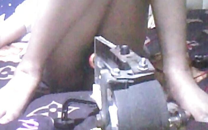 skyunited007: Uită-te la camera de pe laptop pentru a vedea ce...