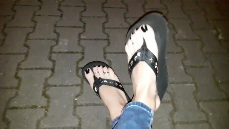 Heelex: Extreme Flip Flops and Extremely Sexy Feet