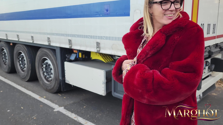 Sexymarghot: Exhib parking pl: Routier phát hiện ra tôi và đụ tôi...