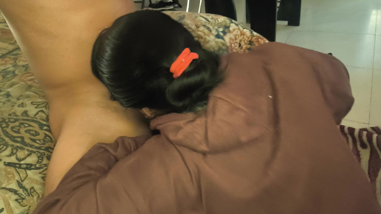 Moo DBOXXX: Moja macocha uwielbia ssać mojego kutasa