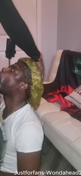 Wondahead21: Yüzünde döl bıyık sıçraması!