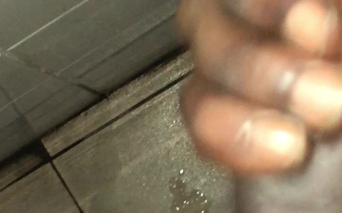 Master nuwan: トイレのマスター手コキでトイレの新しい巨根コック手コキ