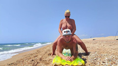 Crazyfamily 1970: Enteado é minha puta pessoal na praia