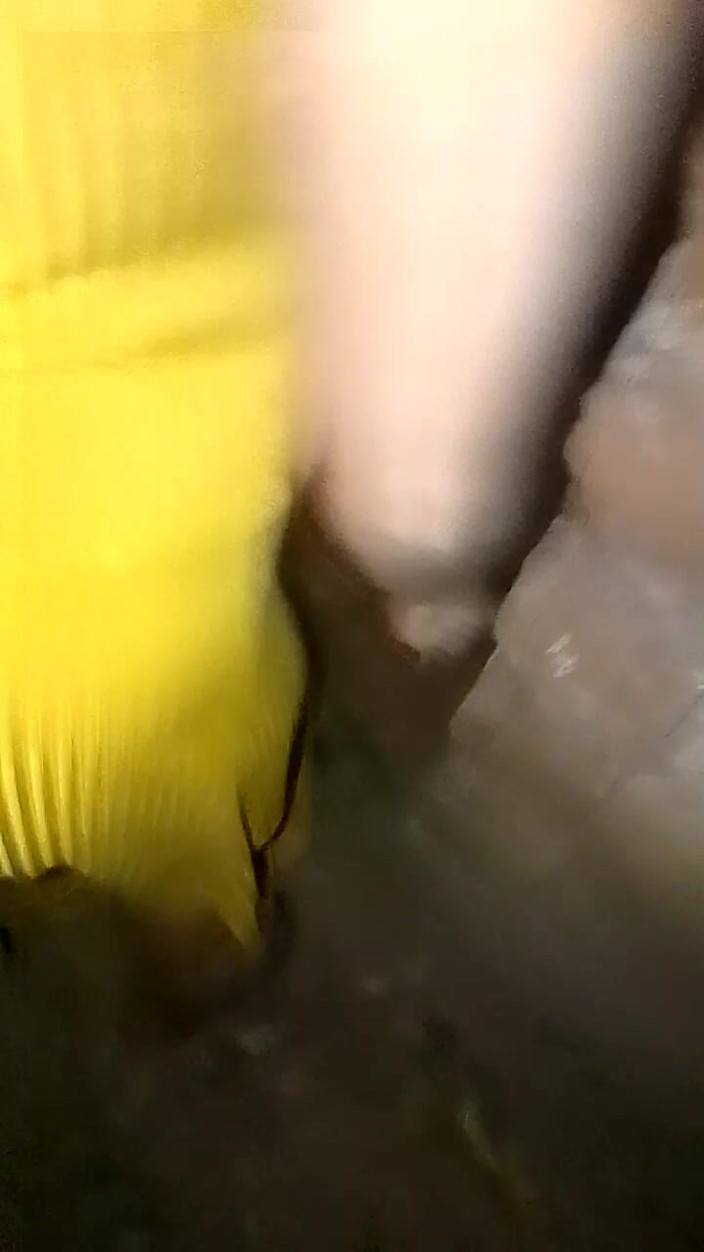 Janua294: Adik tetangga sambil kencing di malam hari, video baru