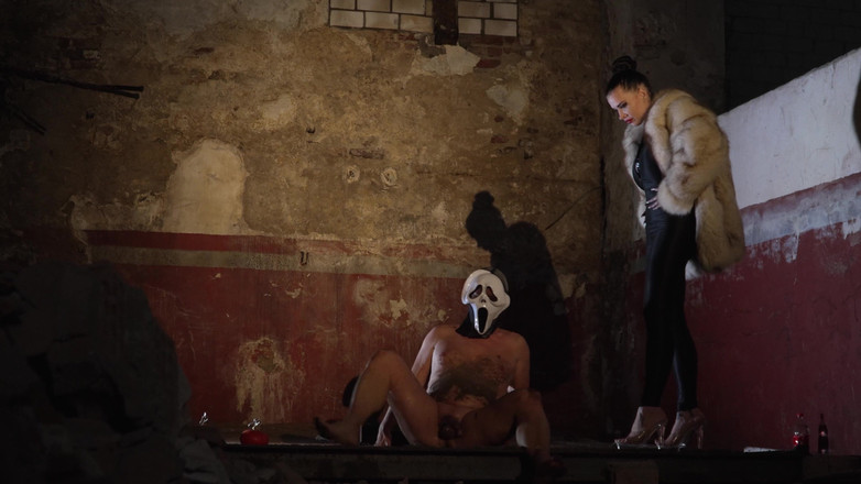 Miss Alessa Milano: Fetiș de toaletă de Halloween