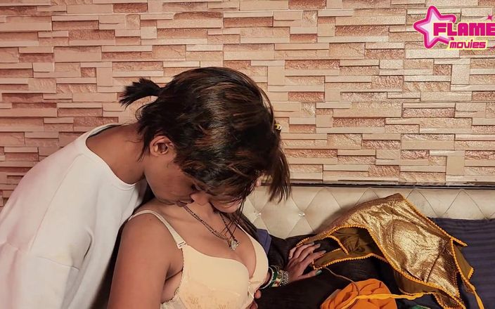 Flame Movies: Bini desi dalam mood romantik dan memerlukan zakar untuk pepek...