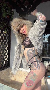 Look Closer, My Ass Wants Attention