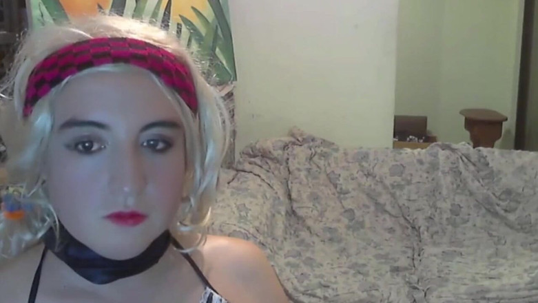 Ruby Stars: Remaja blonde Irina cantik kali pertama kamera web
