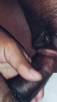 Bhabhi desi India menunjukkan kencing dan pancutan mani