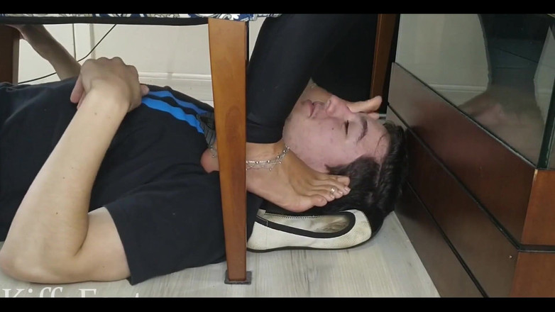 KiffaFeet: 足を愛する奴隷