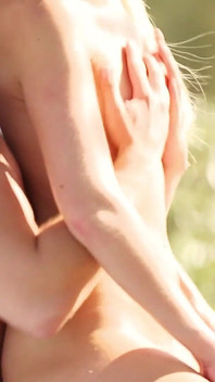 Dite alla vostra ragazza che la amate con un romantico viaggio all'aperto vicino al fiume Clear