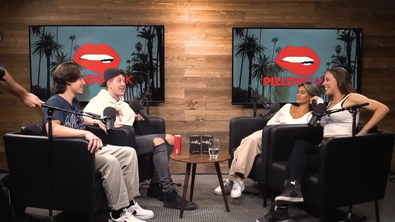 Pillow Talk: Cherie Deville viene rimorchiata da Sara rose nel Podcast Studio