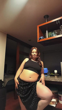 Nicole Passat ganhou peso e mostra sua buceta carnuda e corpo grosso