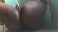 VeeBuzz: Palcówka, sikanie i kobiecy wytrysk