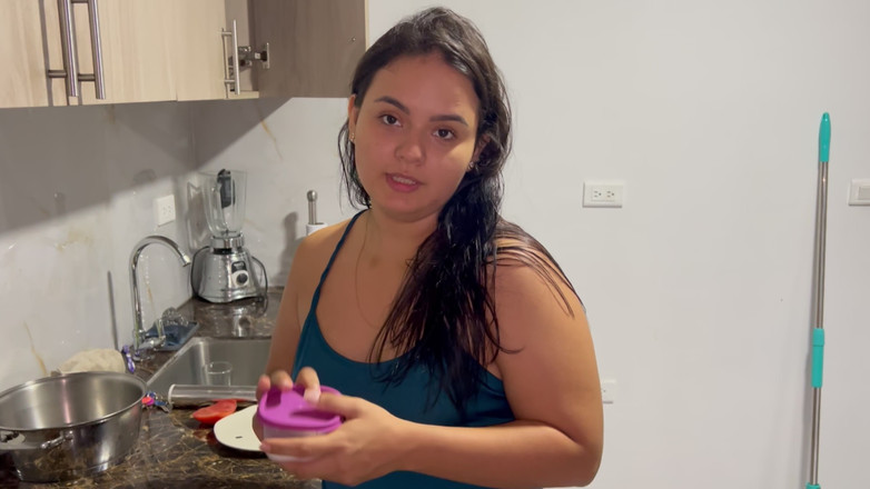 Pronoia Mey: Komşum Tuz Ve Süt Dolu Yapraklar Için Geliyor