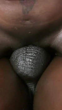 Sexy schwarzes mädchen mit dickem arsch hart von seinem bbc geritten
