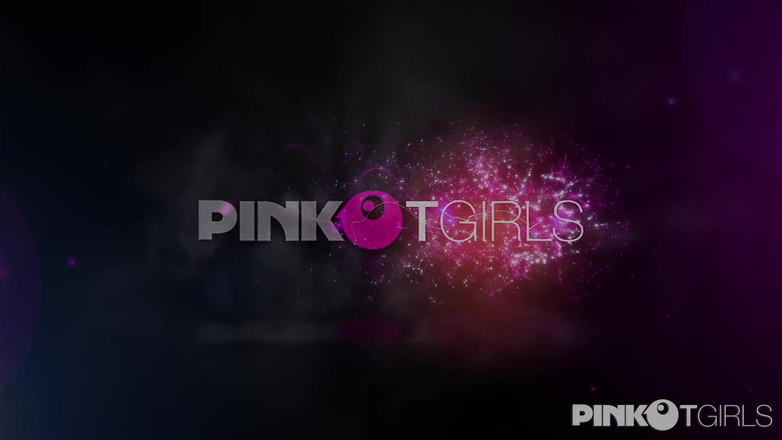 Pinko TGirls: 赤毛と金髪のニューハーフはお互いにセックスし、死ぬまで楽しむ