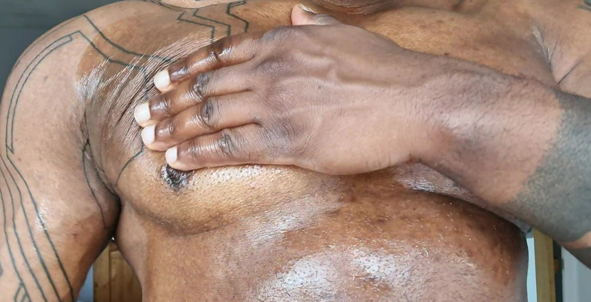 Amadeus: Кто любит прыгать на груди и играть с сосками.