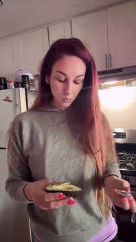 Matlagning och äta på kameran