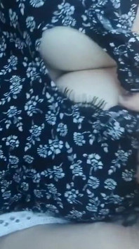 Quick Cleavage Flash in the Car